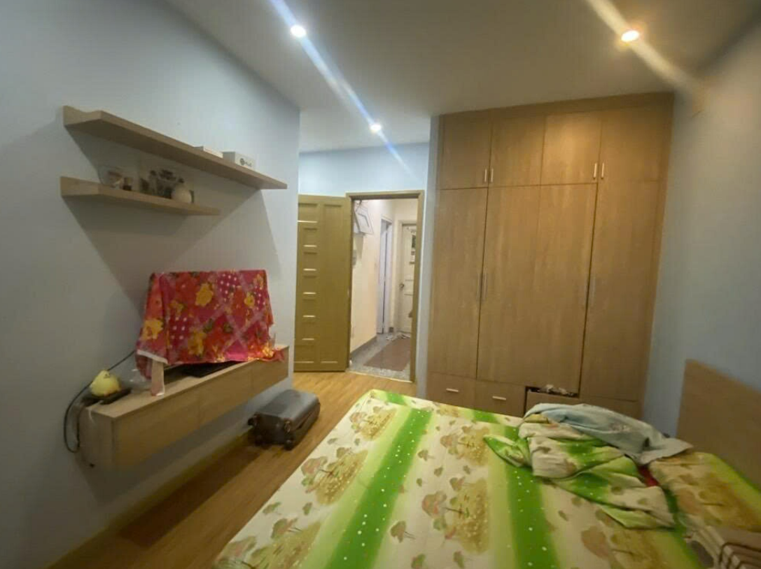 Nhà ngay cạnh SVĐ Manchester Hiệp Bình Phước. Khu vực xung quanh nhà toàn Biệt Thự.
